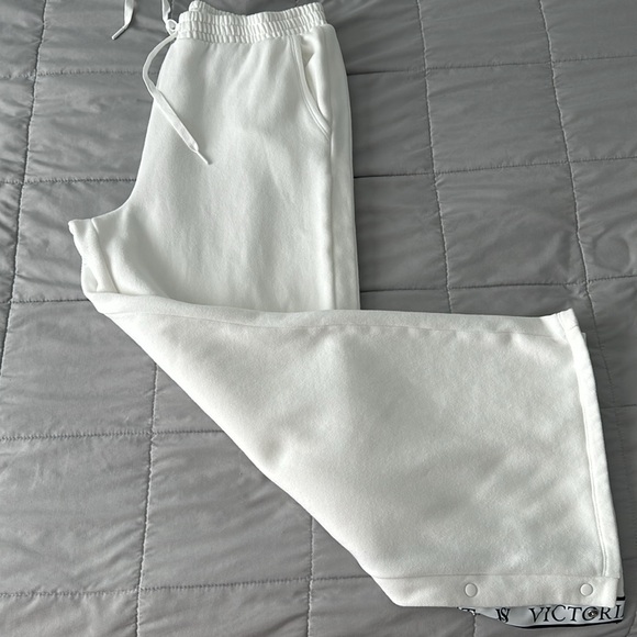 VICTORIA'S SECRET Cotton Fleece Wide-Leg Snap Lounge Sweatpants - Picture 1 of 9